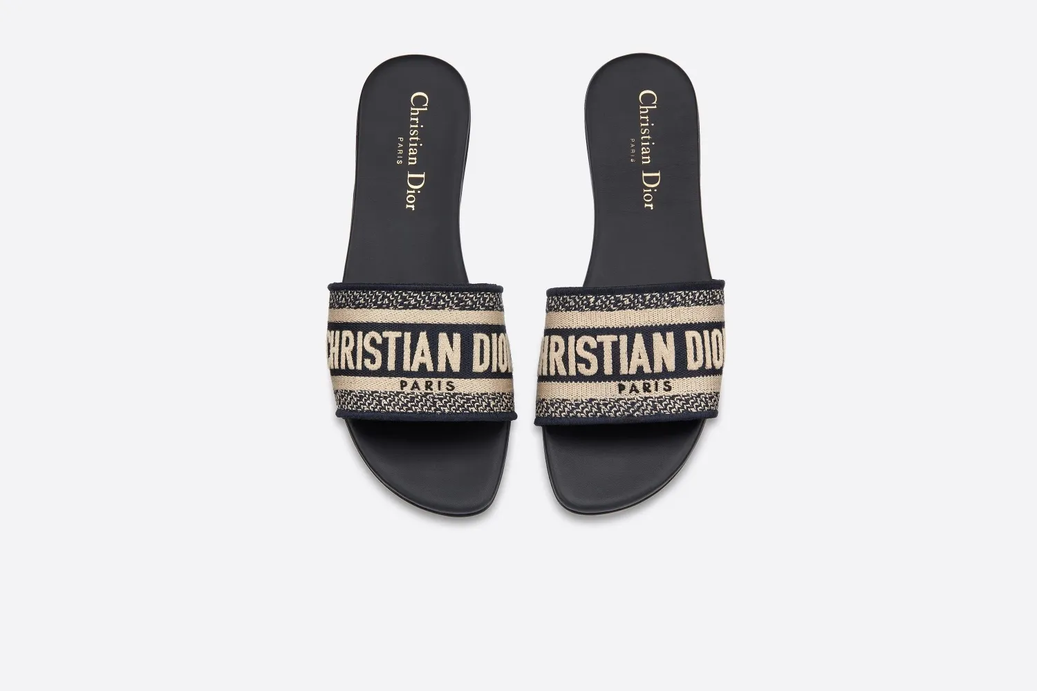 👟👟Ex-factory price 300👟👟 Dior women’s DWAY embroidered half-flops! Flat-soled slippers with letters for street wear. This year, Dor went crazy and changed designers. The whole style changed. Those who liked them quickly grabbed a pair as soon as possible! This knitted embroidered slipper is not just ordinary, comfortable and beautiful. It is a new series of three-dimensional letter embroidered slippers with a very stylish style. It is made with Dior Logo woven canvas embroidery technology! Fashionable touch! Flat slippers are classic, high-quality and glamorous masterpieces. The most popular spring and summer series in the counter are both temperamental, fashionable, classic and attractive. The design style is particularly beautiful on the feet∽ Whether it is a beach vacation or daily wear, it is absolutely full of freshness! ❤️Density embroidery, exquisite ogo texture and delicate lambskin midsole are super comfortable! This must-have item for summer, whether it is a beach vacation or daily wear, it is definitely full of freshness! Made in China with rubber sole and colorful hard box packaging, the high-end and luxurious feel is clear at a glance! Code number: 35——40 41 42 customized color, black, pink, gray